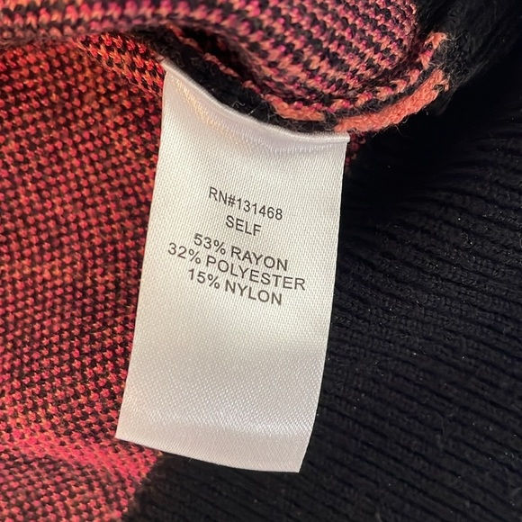 Fate black sweater with pink and orange graphic design - Picture 7 of 9